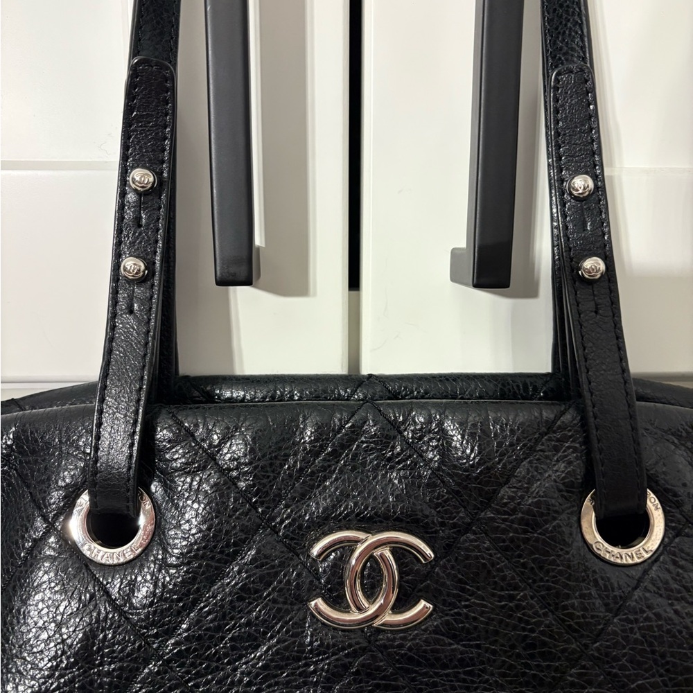 Chanel Authentic Glazed Calfskin On The Road Crumpled Leather Tote - Picture 2 of 14